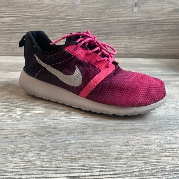 Nike Roshe Run flight weight Y6 or woman’s 7.5 ombré pink to black running shoe - Picture 2 of 13